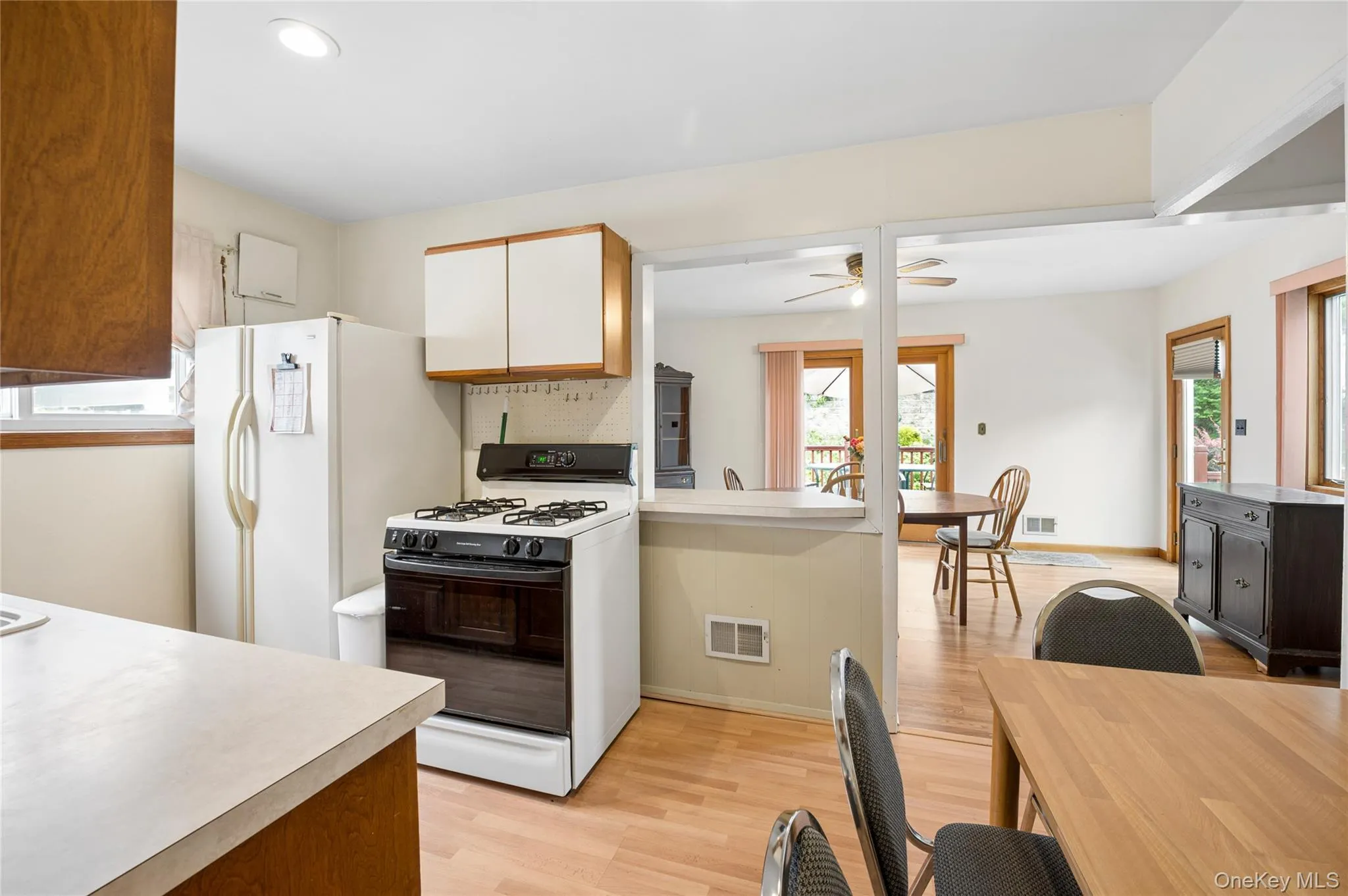 50 Hazelton Road, Yonkers, NY, 4 Bedrooms Bedrooms, 7 Rooms Rooms,2 BathroomsBathrooms,Residential,For Rent,Hazelton,0,1011334 50 Hazelton Road, Yonkers, NY, 4 Bedrooms Bedrooms, 7 Rooms Rooms,2 BathroomsBathrooms,Residential,For Rent,Hazelton,0,1011334