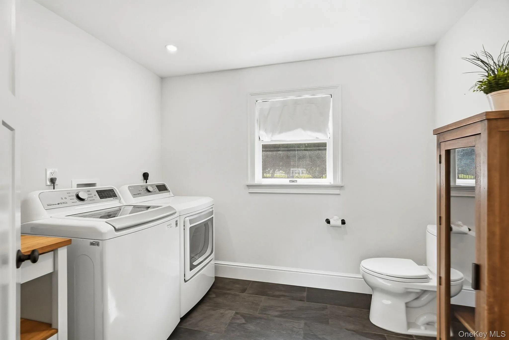 Laundry Room/ Powder Room Laundry Room/ Powder Room