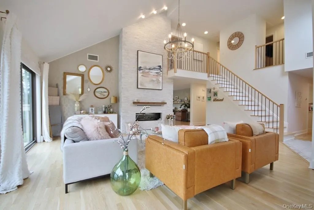 High Ceilings, floor to ceiling fireplace, open Concept High Ceilings, floor to ceiling fireplace, open Concept
