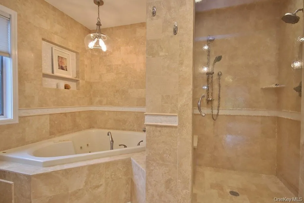 Spa like shower and top with top of the line fixtures Spa like shower and top with top of the line fixtures