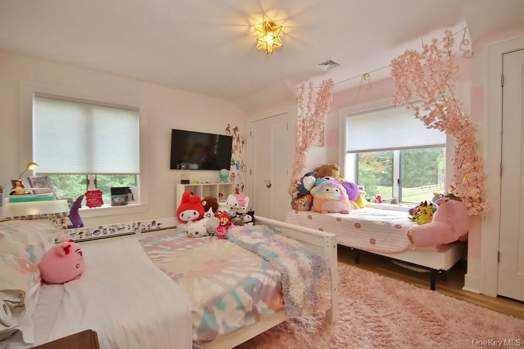 Large Bedroom with Picture Window, 3 closets Large Bedroom with Picture Window, 3 closets