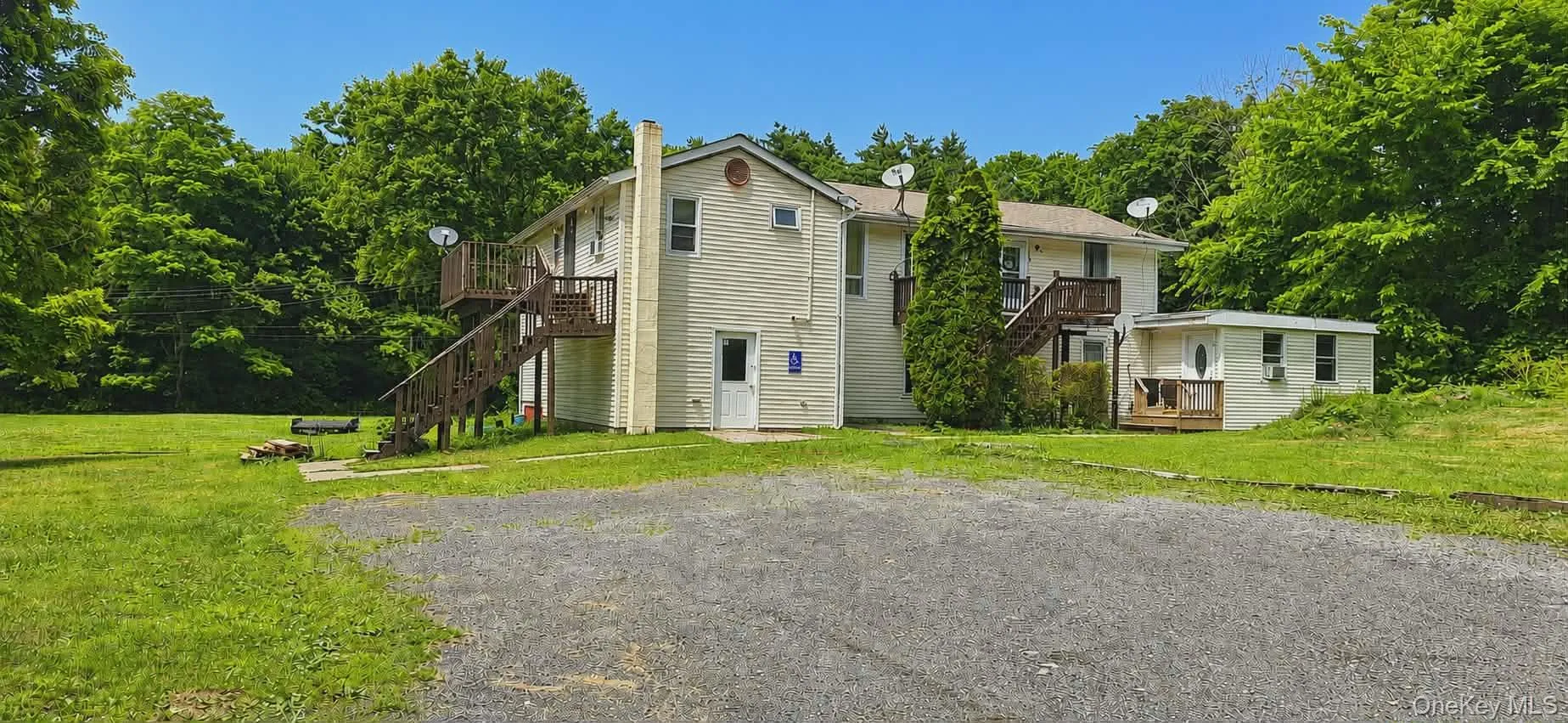 Plenty of parking on 2 acre lot Plenty of parking on 2 acre lot