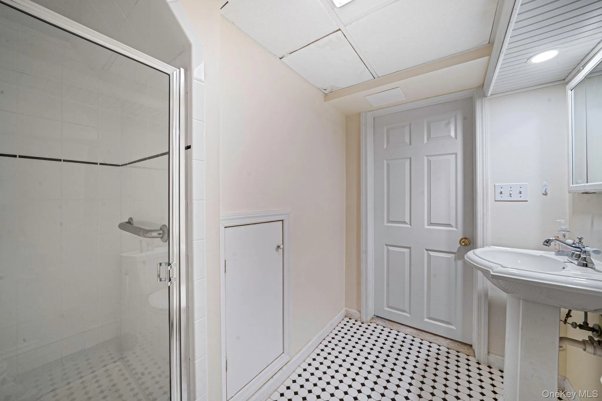 24 Locust Road, Riverhead, NY, 2 Bedrooms Bedrooms, 6 Rooms Rooms,2 BathroomsBathrooms,Residential,For Rent,Locust,0,1011351 24 Locust Road, Riverhead, NY, 2 Bedrooms Bedrooms, 6 Rooms Rooms,2 BathroomsBathrooms,Residential,For Rent,Locust,0,1011351
