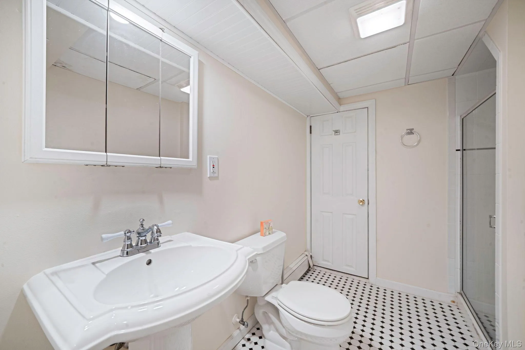 24 Locust Road, Riverhead, NY, 2 Bedrooms Bedrooms, 6 Rooms Rooms,2 BathroomsBathrooms,Residential,For Rent,Locust,0,1011351 24 Locust Road, Riverhead, NY, 2 Bedrooms Bedrooms, 6 Rooms Rooms,2 BathroomsBathrooms,Residential,For Rent,Locust,0,1011351