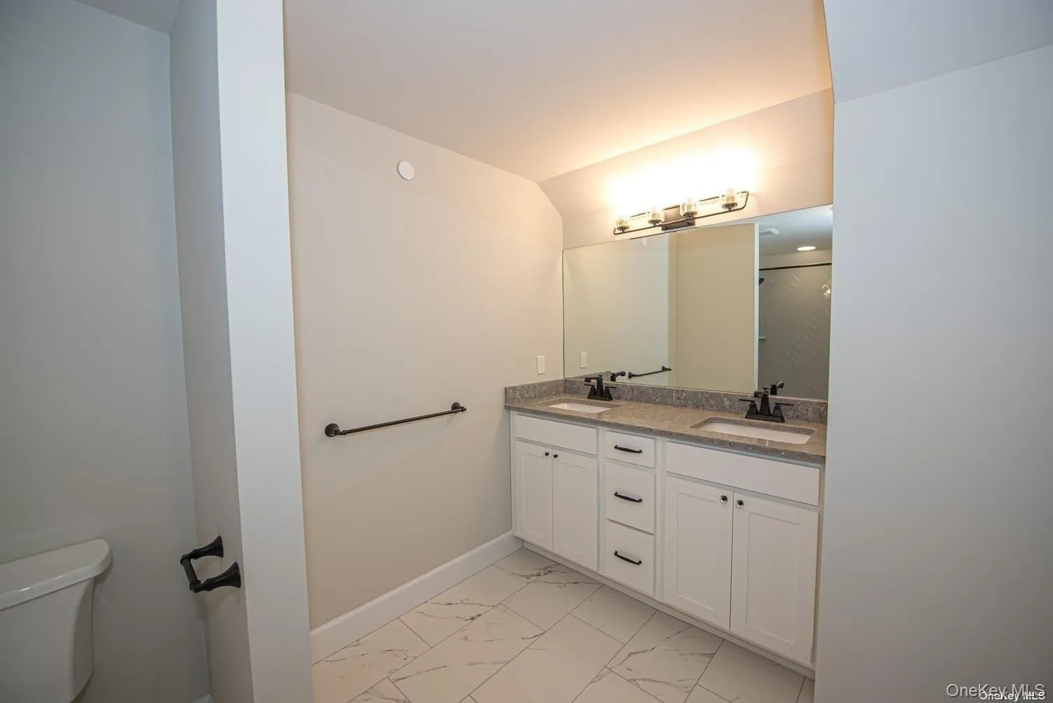 1090 New York Avenue, Huntington, NY, 2 Bedrooms Bedrooms, 3 Rooms Rooms,1 BathroomBathrooms,Residential Lease,For Rent,New York,0,1011352 1090 New York Avenue, Huntington, NY, 2 Bedrooms Bedrooms, 3 Rooms Rooms,1 BathroomBathrooms,Residential Lease,For Rent,New York,0,1011352