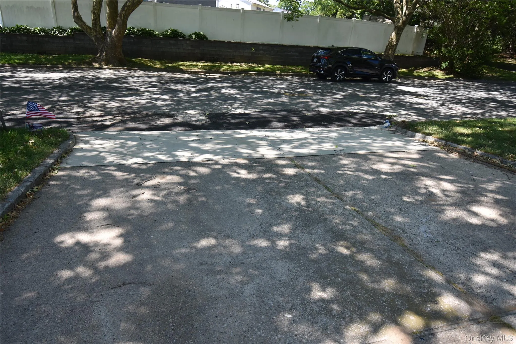 Double wide driveway. Belgium Block lining Double wide driveway. Belgium Block lining
