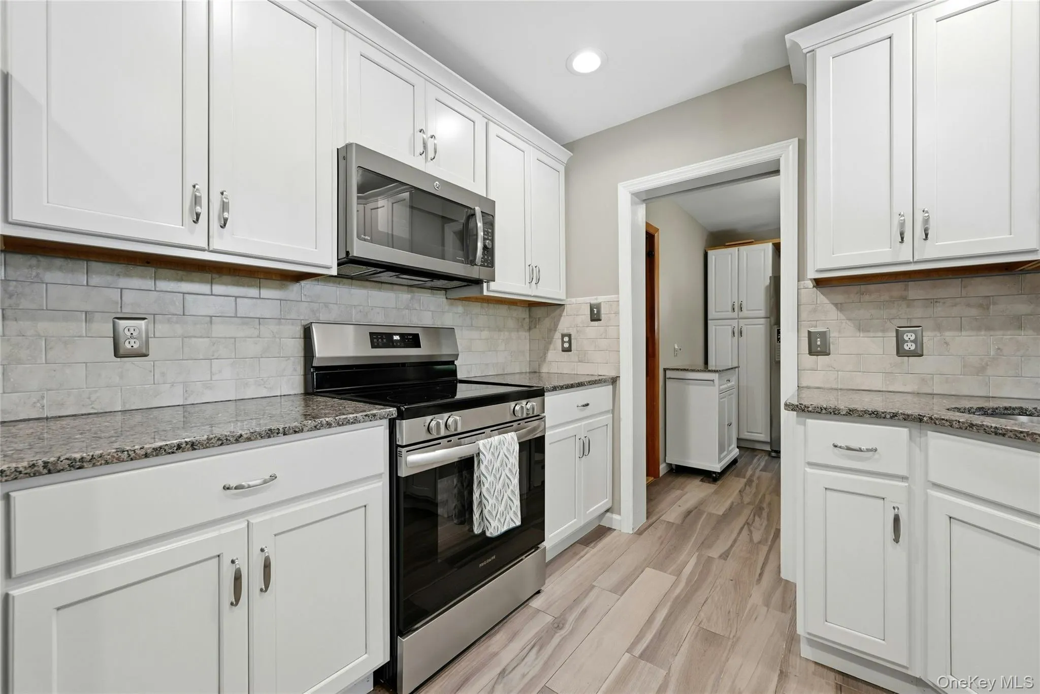 480 Sleepy Hollow Drive, Brookhaven, NY, 3 Bedrooms Bedrooms, 8 Rooms Rooms,1 BathroomBathrooms,Residential,For Rent,Sleepy Hollow,0,1011371 480 Sleepy Hollow Drive, Brookhaven, NY, 3 Bedrooms Bedrooms, 8 Rooms Rooms,1 BathroomBathrooms,Residential,For Rent,Sleepy Hollow,0,1011371