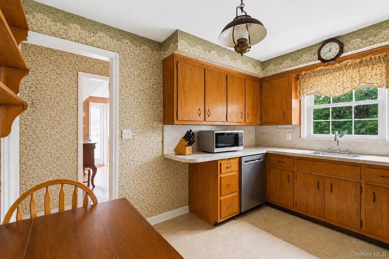 968 Glenwood Road, Hempstead, NY, 3 Bedrooms Bedrooms, 9 Rooms Rooms,1 BathroomBathrooms,Residential,For Rent,Glenwood,0,1011375 968 Glenwood Road, Hempstead, NY, 3 Bedrooms Bedrooms, 9 Rooms Rooms,1 BathroomBathrooms,Residential,For Rent,Glenwood,0,1011375