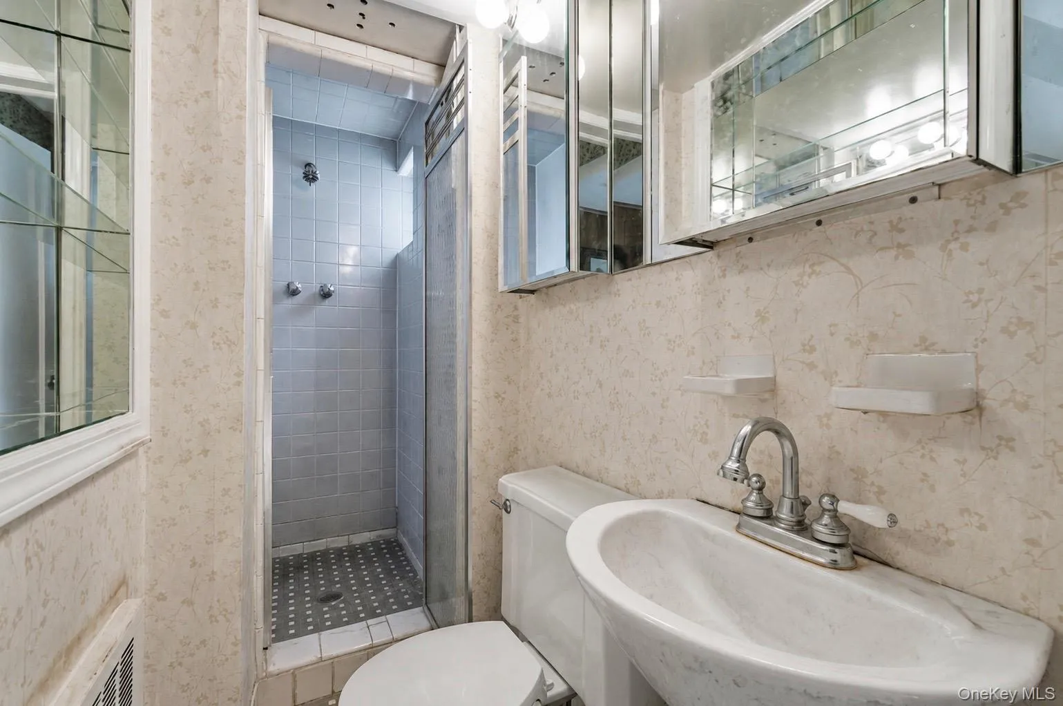 968 Glenwood Road, Hempstead, NY, 3 Bedrooms Bedrooms, 9 Rooms Rooms,1 BathroomBathrooms,Residential,For Rent,Glenwood,0,1011375 968 Glenwood Road, Hempstead, NY, 3 Bedrooms Bedrooms, 9 Rooms Rooms,1 BathroomBathrooms,Residential,For Rent,Glenwood,0,1011375