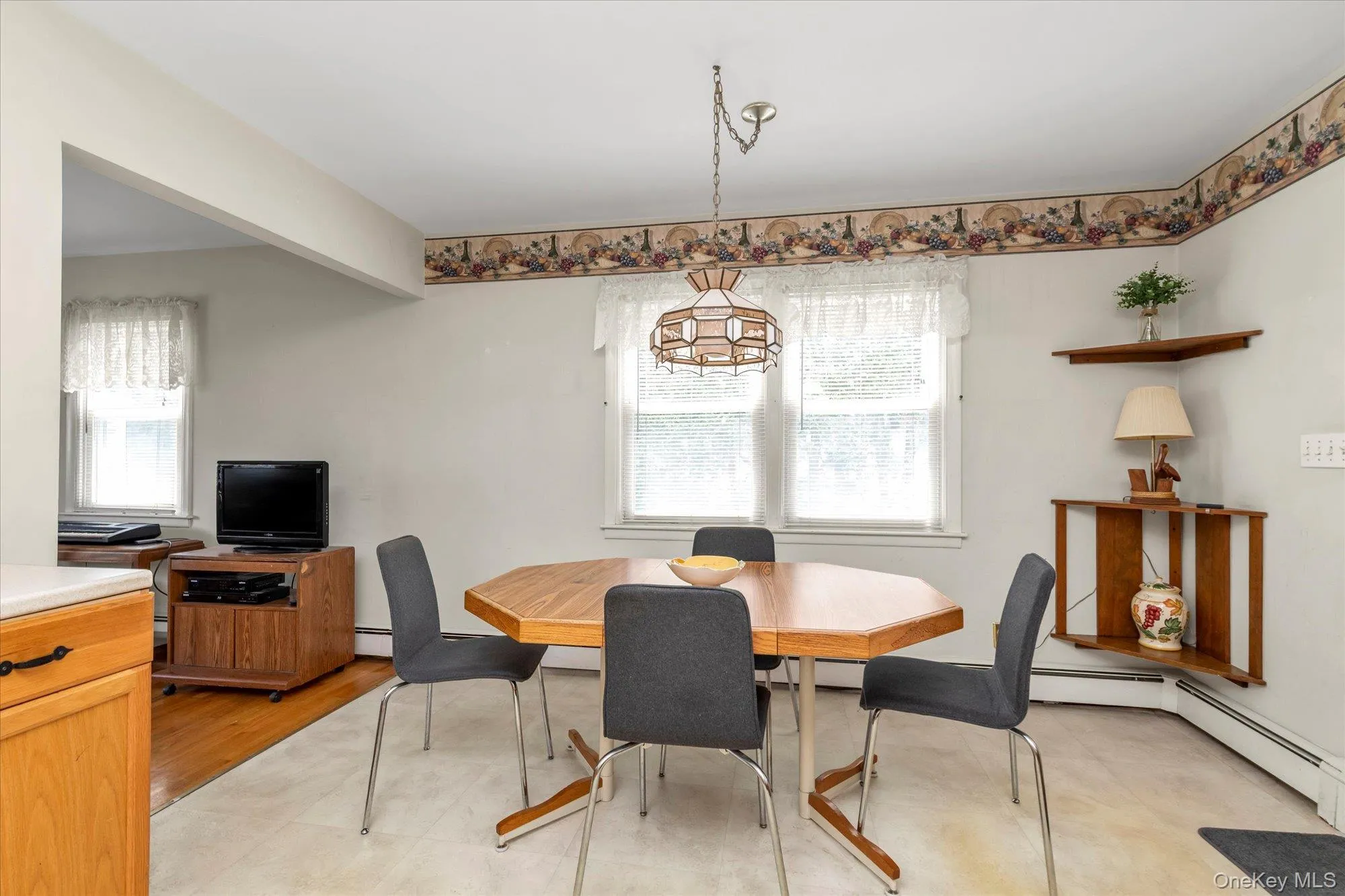 3 Avenue B, Oyster Bay, NY, 4 Bedrooms Bedrooms, 6 Rooms Rooms,2 BathroomsBathrooms,Residential,For Rent,Avenue B,0,1011391 3 Avenue B, Oyster Bay, NY, 4 Bedrooms Bedrooms, 6 Rooms Rooms,2 BathroomsBathrooms,Residential,For Rent,Avenue B,0,1011391