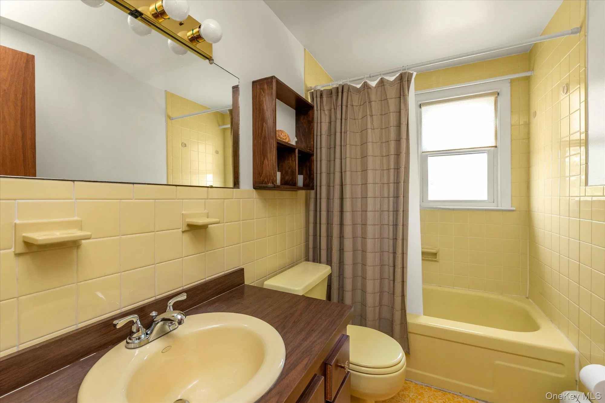 3 Avenue B, Oyster Bay, NY, 4 Bedrooms Bedrooms, 6 Rooms Rooms,2 BathroomsBathrooms,Residential,For Rent,Avenue B,0,1011391 3 Avenue B, Oyster Bay, NY, 4 Bedrooms Bedrooms, 6 Rooms Rooms,2 BathroomsBathrooms,Residential,For Rent,Avenue B,0,1011391