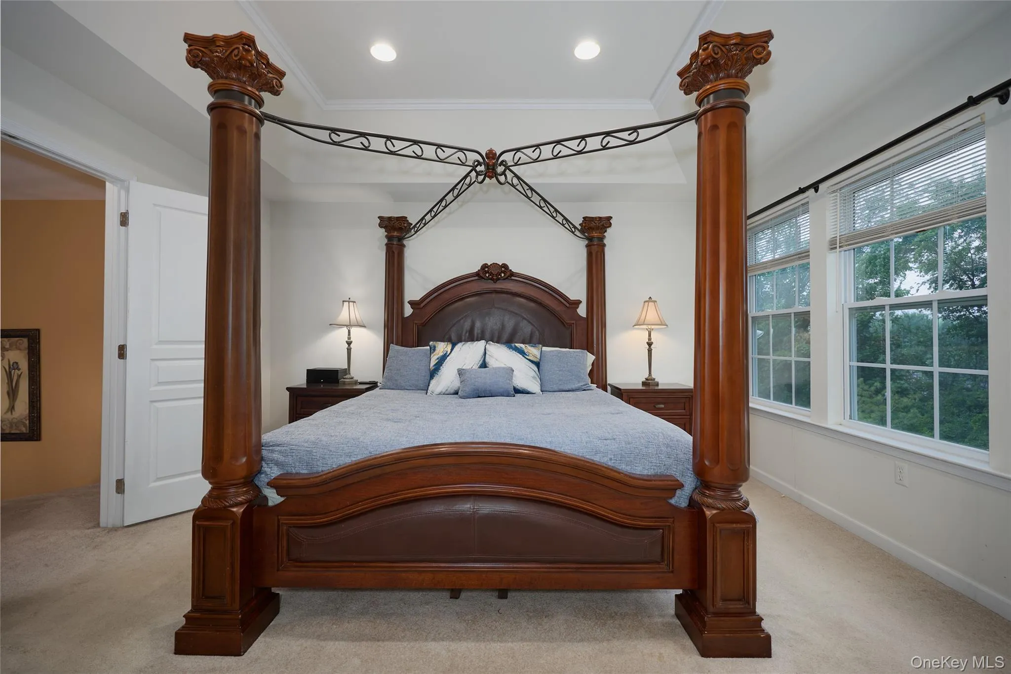 Recessed lights, several windows, carpet Recessed lights, several windows, carpet