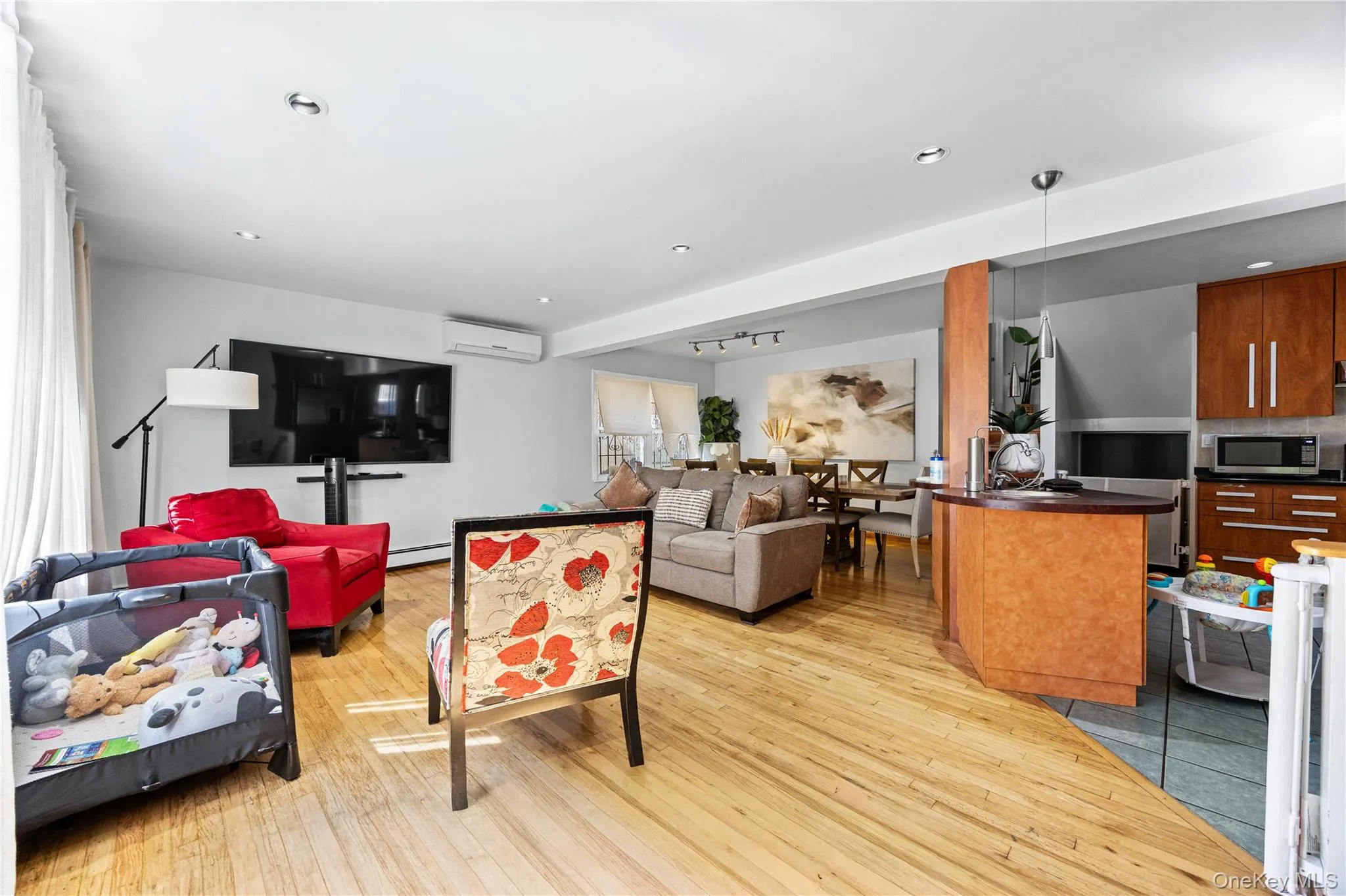 6907 Little Neck Parkway, New York, NY, 5 Bedrooms Bedrooms, 12 Rooms Rooms,2 BathroomsBathrooms,Residential,For Rent,Little Neck,0,1011397 6907 Little Neck Parkway, New York, NY, 5 Bedrooms Bedrooms, 12 Rooms Rooms,2 BathroomsBathrooms,Residential,For Rent,Little Neck,0,1011397