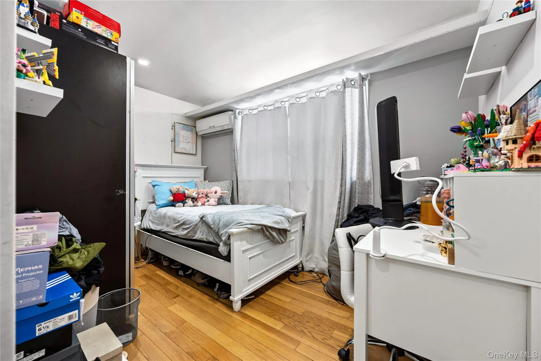 6907 Little Neck Parkway, New York, NY, 5 Bedrooms Bedrooms, 12 Rooms Rooms,2 BathroomsBathrooms,Residential,For Rent,Little Neck,0,1011397 6907 Little Neck Parkway, New York, NY, 5 Bedrooms Bedrooms, 12 Rooms Rooms,2 BathroomsBathrooms,Residential,For Rent,Little Neck,0,1011397