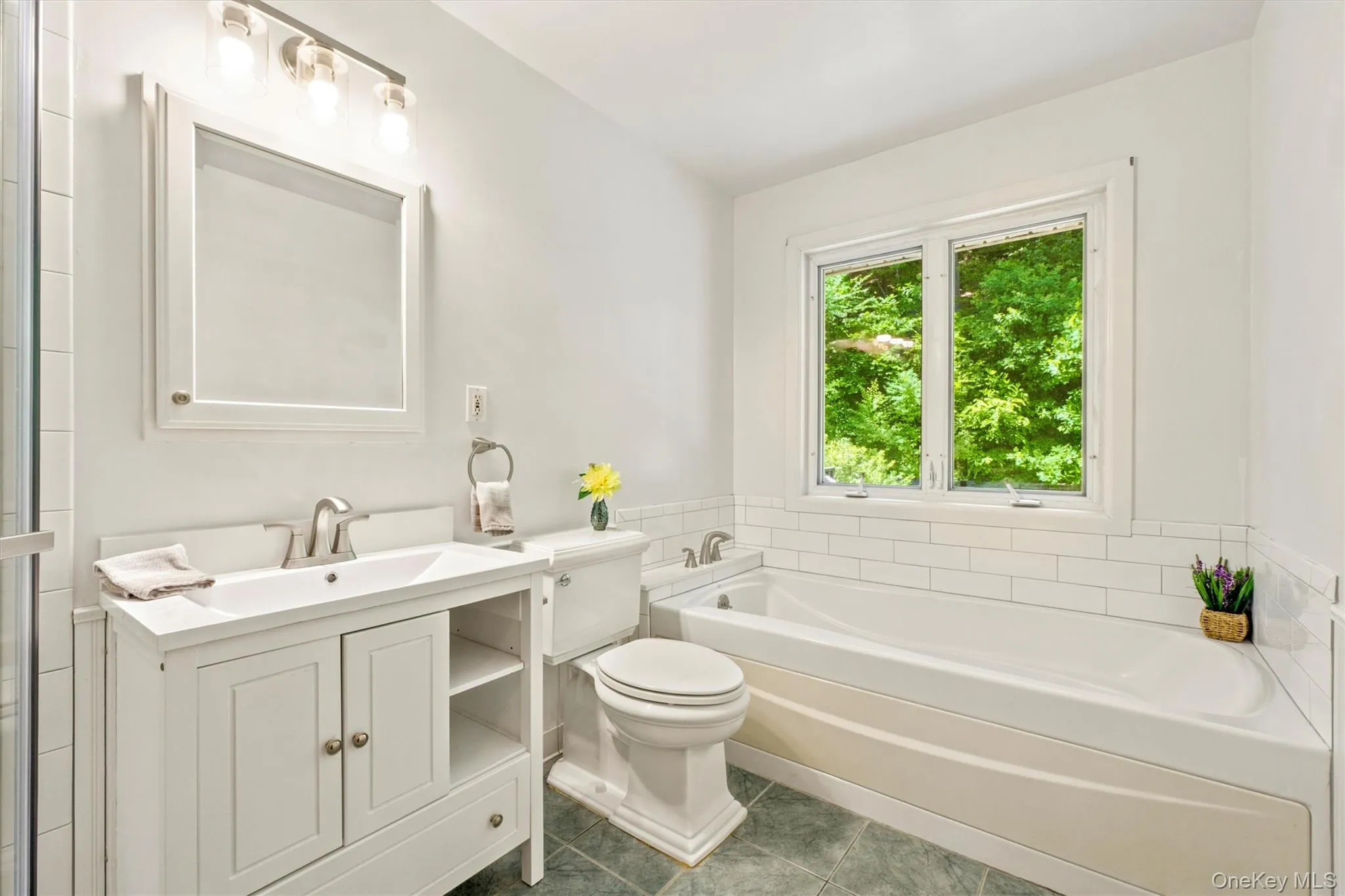 Updated pristine with tiled shower and jetted tub Updated pristine with tiled shower and jetted tub