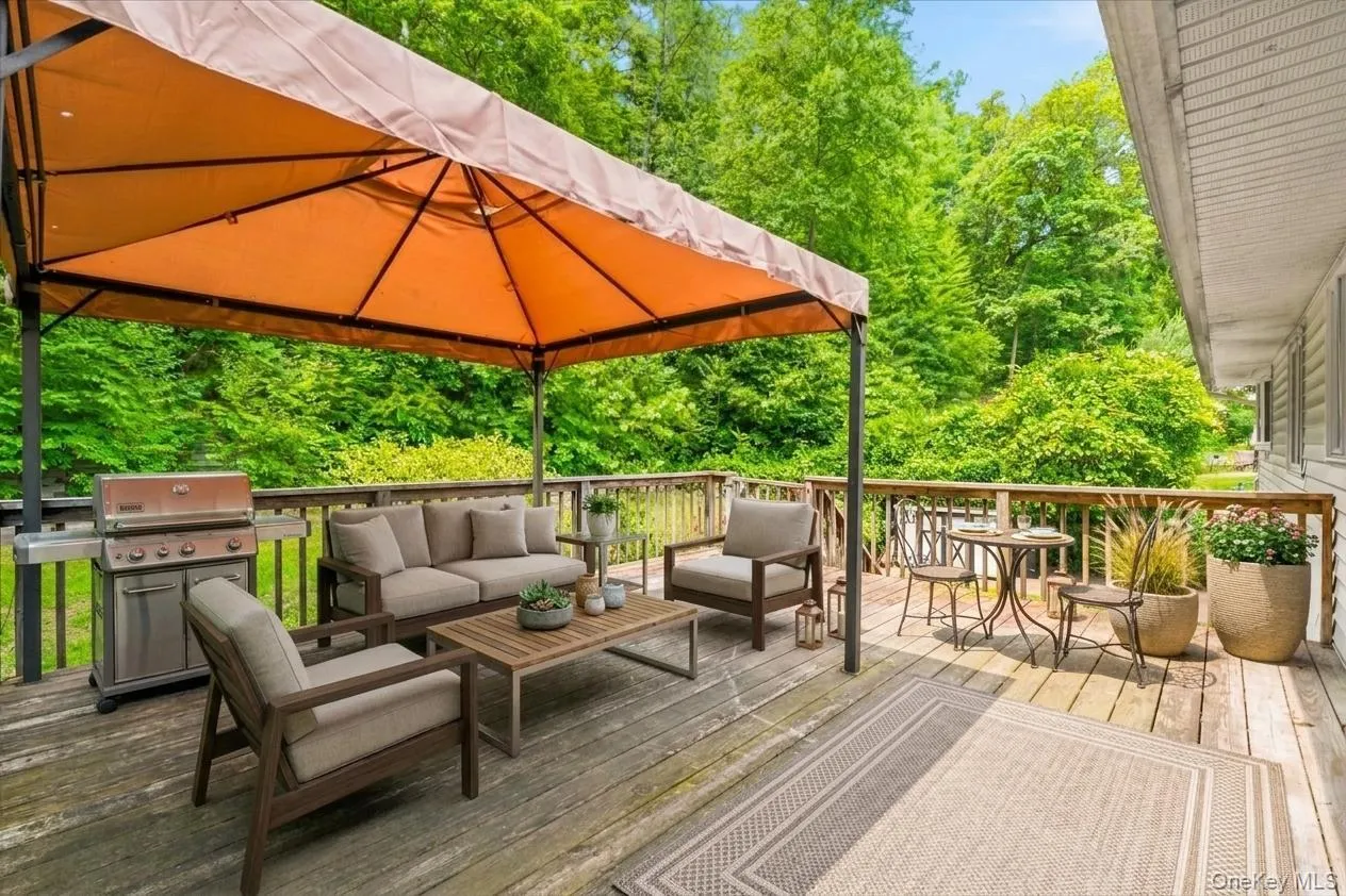Expansive deck to accommodate all your guests-virtually staged Expansive deck to accommodate all your guests-virtually staged