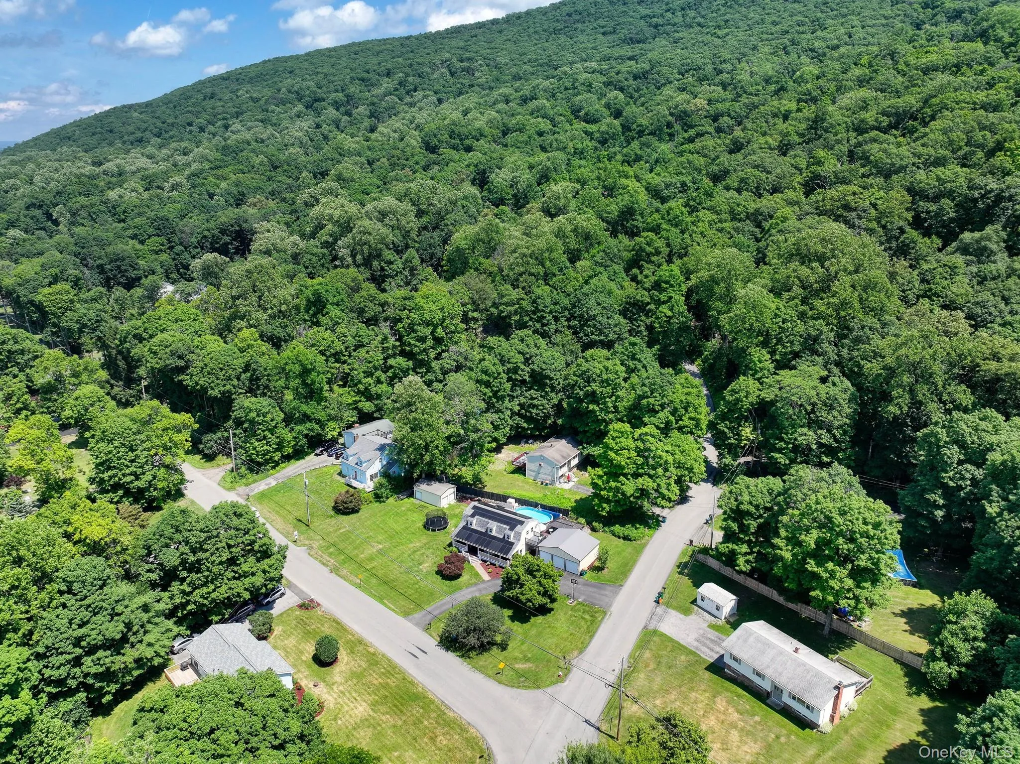 2 Greenwood Drive, Fishkill, NY, 4 Bedrooms Bedrooms, 9 Rooms Rooms,2 BathroomsBathrooms,Residential,For Rent,Greenwood,0,1011415 2 Greenwood Drive, Fishkill, NY, 4 Bedrooms Bedrooms, 9 Rooms Rooms,2 BathroomsBathrooms,Residential,For Rent,Greenwood,0,1011415