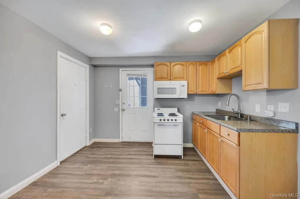 14 Cherry Road, Brookhaven, NY, 3 Bedrooms Bedrooms, 7 Rooms Rooms,2 BathroomsBathrooms,Residential,For Rent,Cherry,0,1011433 14 Cherry Road, Brookhaven, NY, 3 Bedrooms Bedrooms, 7 Rooms Rooms,2 BathroomsBathrooms,Residential,For Rent,Cherry,0,1011433