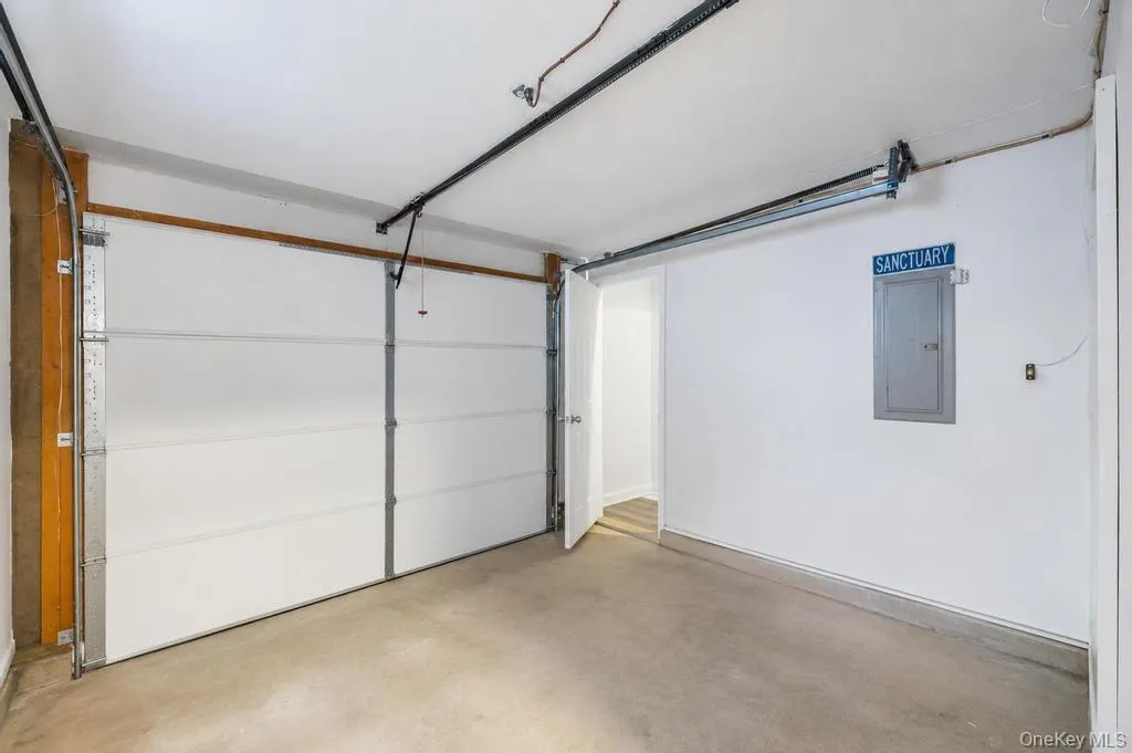 14 Cherry Road, Brookhaven, NY, 3 Bedrooms Bedrooms, 7 Rooms Rooms,2 BathroomsBathrooms,Residential,For Rent,Cherry,0,1011433 14 Cherry Road, Brookhaven, NY, 3 Bedrooms Bedrooms, 7 Rooms Rooms,2 BathroomsBathrooms,Residential,For Rent,Cherry,0,1011433