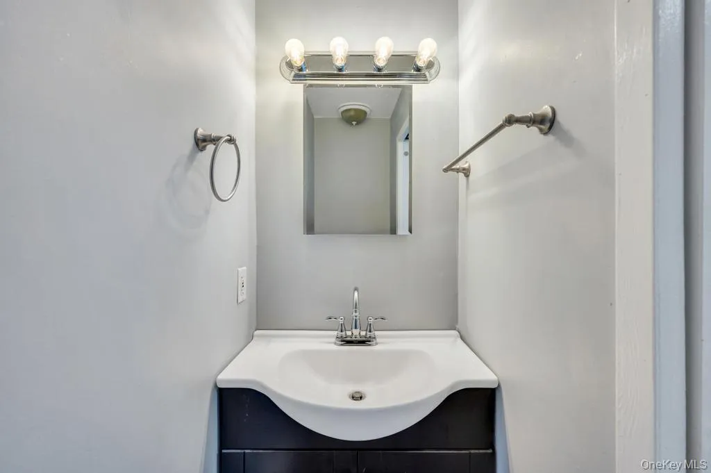 14 Cherry Road, Brookhaven, NY, 3 Bedrooms Bedrooms, 7 Rooms Rooms,2 BathroomsBathrooms,Residential,For Rent,Cherry,0,1011433 14 Cherry Road, Brookhaven, NY, 3 Bedrooms Bedrooms, 7 Rooms Rooms,2 BathroomsBathrooms,Residential,For Rent,Cherry,0,1011433
