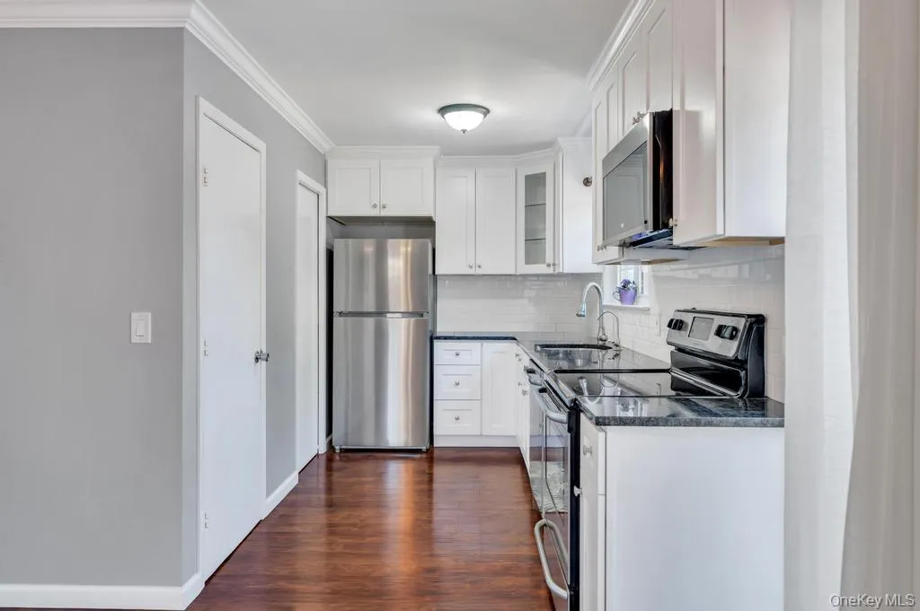 14 Cherry Road, Brookhaven, NY, 3 Bedrooms Bedrooms, 7 Rooms Rooms,2 BathroomsBathrooms,Residential,For Rent,Cherry,0,1011433 14 Cherry Road, Brookhaven, NY, 3 Bedrooms Bedrooms, 7 Rooms Rooms,2 BathroomsBathrooms,Residential,For Rent,Cherry,0,1011433