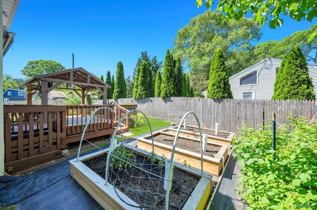 14 Cherry Road, Brookhaven, NY, 3 Bedrooms Bedrooms, 7 Rooms Rooms,2 BathroomsBathrooms,Residential,For Rent,Cherry,0,1011433 14 Cherry Road, Brookhaven, NY, 3 Bedrooms Bedrooms, 7 Rooms Rooms,2 BathroomsBathrooms,Residential,For Rent,Cherry,0,1011433