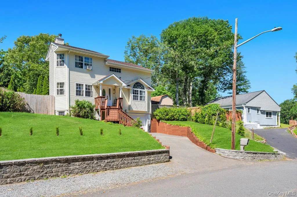 14 Cherry Road, Brookhaven, NY, 3 Bedrooms Bedrooms, 7 Rooms Rooms,2 BathroomsBathrooms,Residential,For Rent,Cherry,0,1011433 14 Cherry Road, Brookhaven, NY, 3 Bedrooms Bedrooms, 7 Rooms Rooms,2 BathroomsBathrooms,Residential,For Rent,Cherry,0,1011433