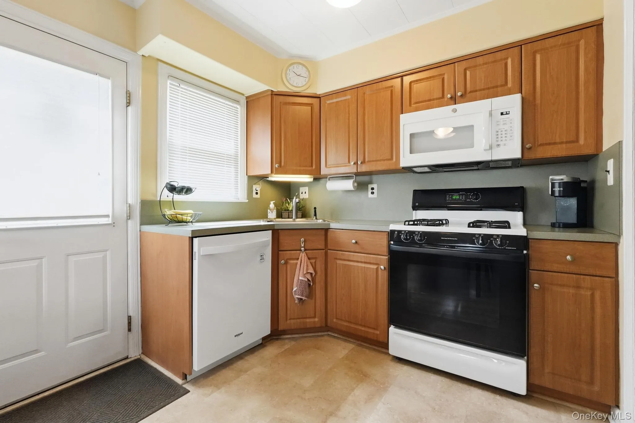 24616 86th Road, New York, NY, 4 Bedrooms Bedrooms, 8 Rooms Rooms,2 BathroomsBathrooms,Residential,For Rent,86th,0,1011434 24616 86th Road, New York, NY, 4 Bedrooms Bedrooms, 8 Rooms Rooms,2 BathroomsBathrooms,Residential,For Rent,86th,0,1011434