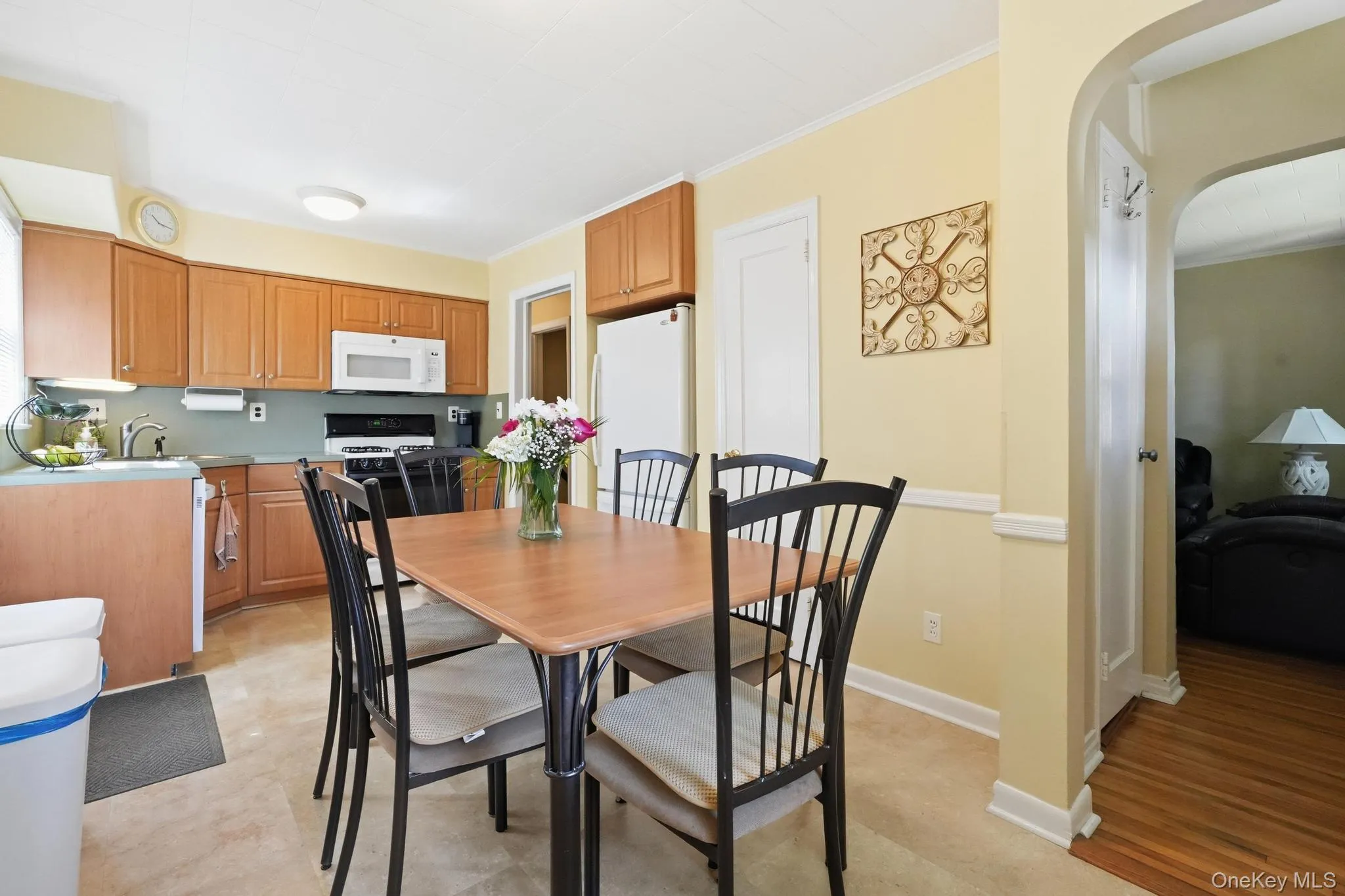 24616 86th Road, New York, NY, 4 Bedrooms Bedrooms, 8 Rooms Rooms,2 BathroomsBathrooms,Residential,For Rent,86th,0,1011434 24616 86th Road, New York, NY, 4 Bedrooms Bedrooms, 8 Rooms Rooms,2 BathroomsBathrooms,Residential,For Rent,86th,0,1011434