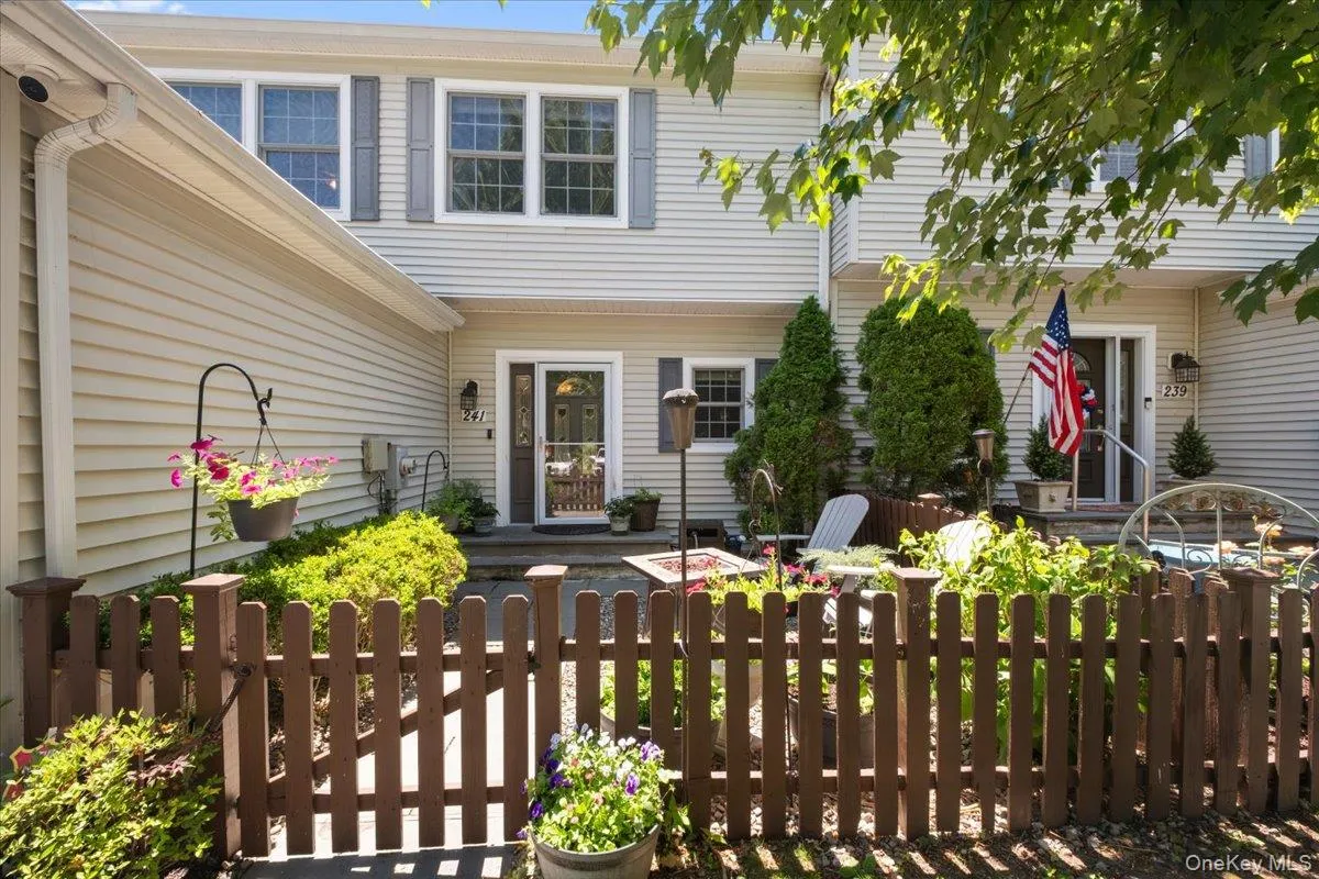 241 Catherine Street, Cortlandt, NY, 2 Bedrooms Bedrooms, 6 Rooms Rooms,2 BathroomsBathrooms,Residential,For Rent,Catherine,0,1011448 241 Catherine Street, Cortlandt, NY, 2 Bedrooms Bedrooms, 6 Rooms Rooms,2 BathroomsBathrooms,Residential,For Rent,Catherine,0,1011448