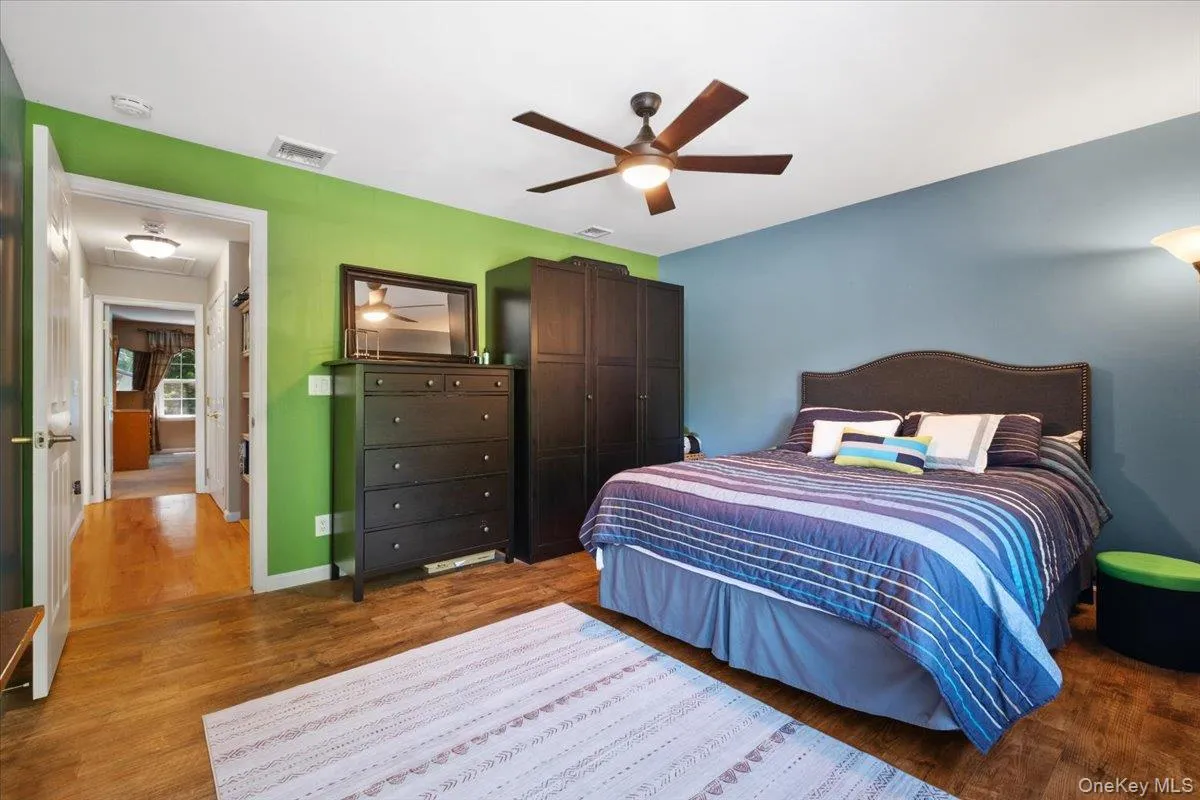 lives like a 3 bedroom! Versatile room can be BR/den/playroom lives like a 3 bedroom! Versatile room can be BR/den/playroom