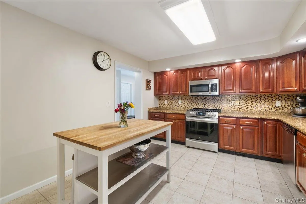 large with tiled floor and abundant space for a center isle! large with tiled floor and abundant space for a center isle!