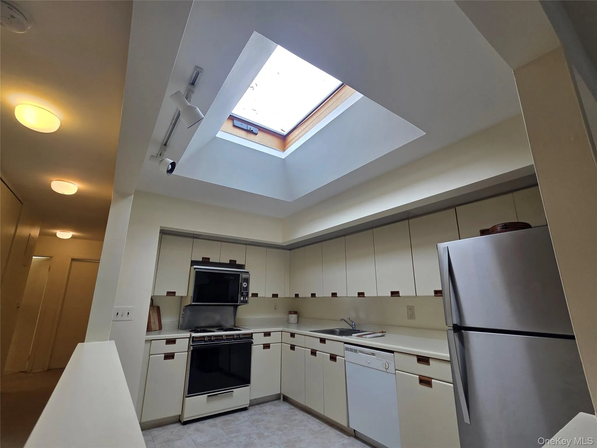 12-29 Diane Place, New York, NY, 3 Bedrooms Bedrooms, 6 Rooms Rooms,2 BathroomsBathrooms,Residential Lease,For Rent,Diane,0,1011449 12-29 Diane Place, New York, NY, 3 Bedrooms Bedrooms, 6 Rooms Rooms,2 BathroomsBathrooms,Residential Lease,For Rent,Diane,0,1011449