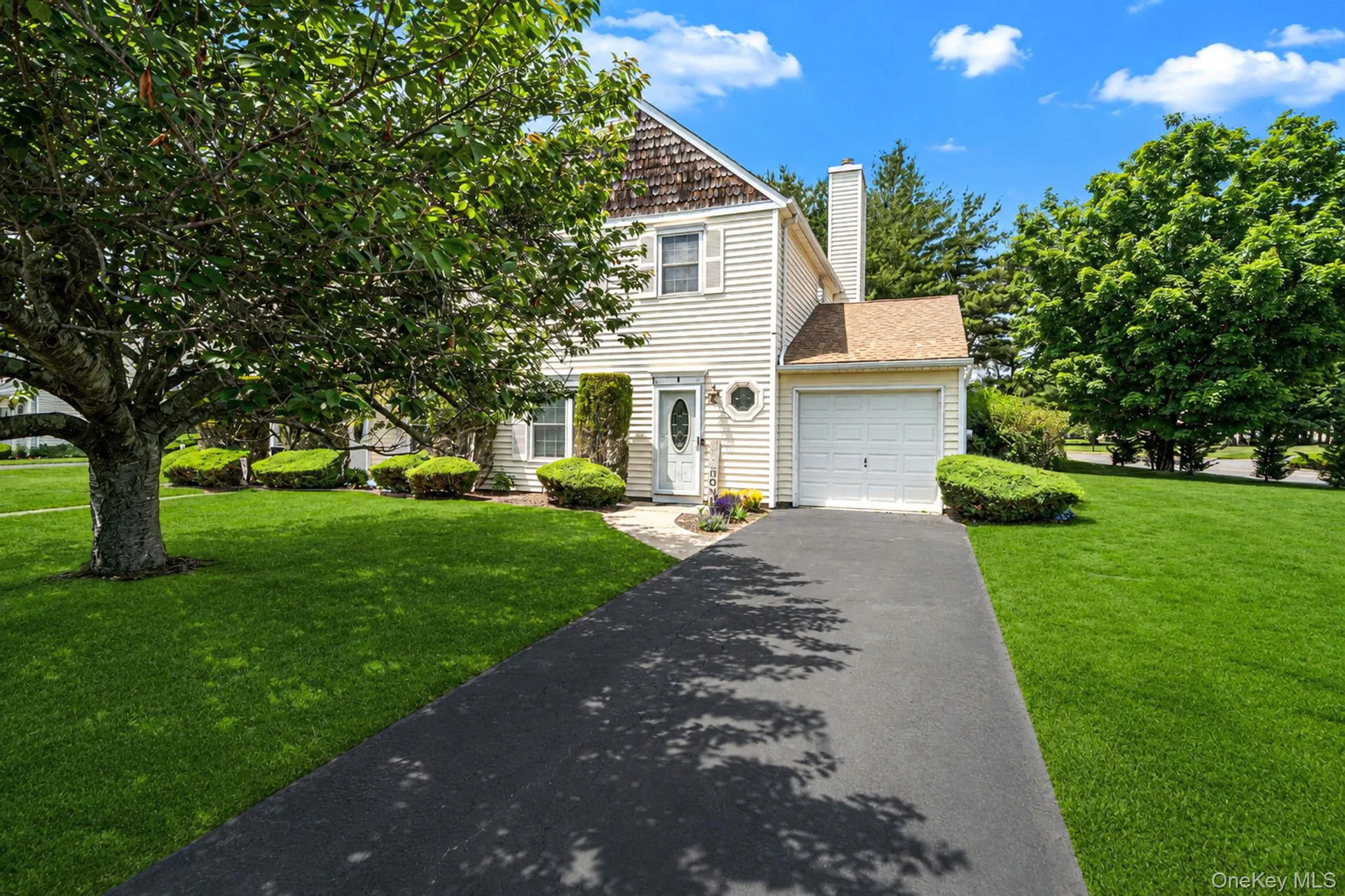 1 Thrush Path, Brookhaven, NY, 2 Bedrooms Bedrooms, 6 Rooms Rooms,1 BathroomBathrooms,Residential,For Rent,Thrush,0,1011456 1 Thrush Path, Brookhaven, NY, 2 Bedrooms Bedrooms, 6 Rooms Rooms,1 BathroomBathrooms,Residential,For Rent,Thrush,0,1011456