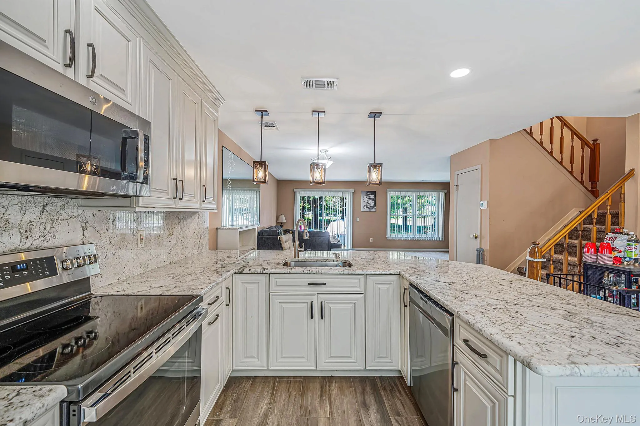 1 Thrush Path, Brookhaven, NY, 2 Bedrooms Bedrooms, 6 Rooms Rooms,1 BathroomBathrooms,Residential,For Rent,Thrush,0,1011456 1 Thrush Path, Brookhaven, NY, 2 Bedrooms Bedrooms, 6 Rooms Rooms,1 BathroomBathrooms,Residential,For Rent,Thrush,0,1011456