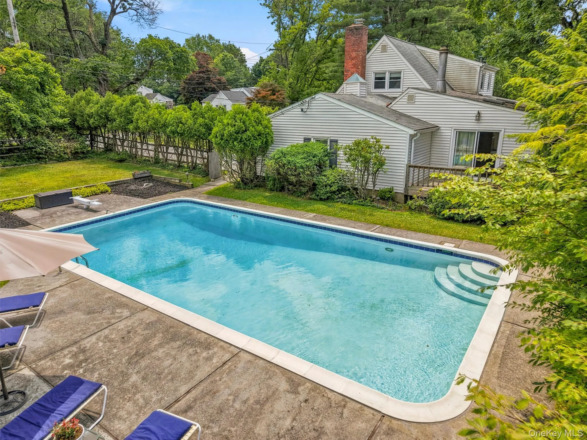 20 X 40 Gunite pool w/lighting 20 X 40 Gunite pool w/lighting