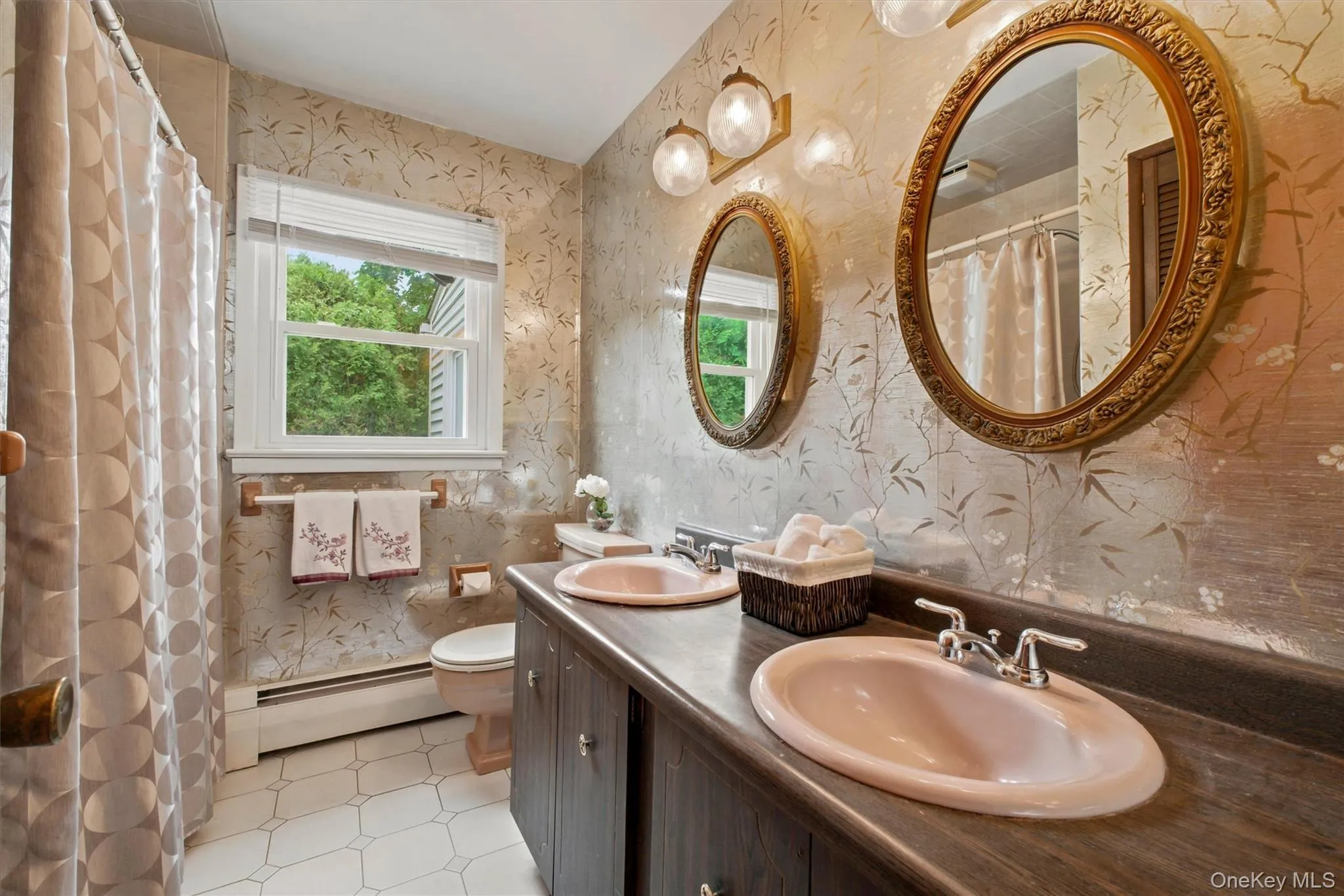 Spacious Full Hall Bath w/double vanity Spacious Full Hall Bath w/double vanity