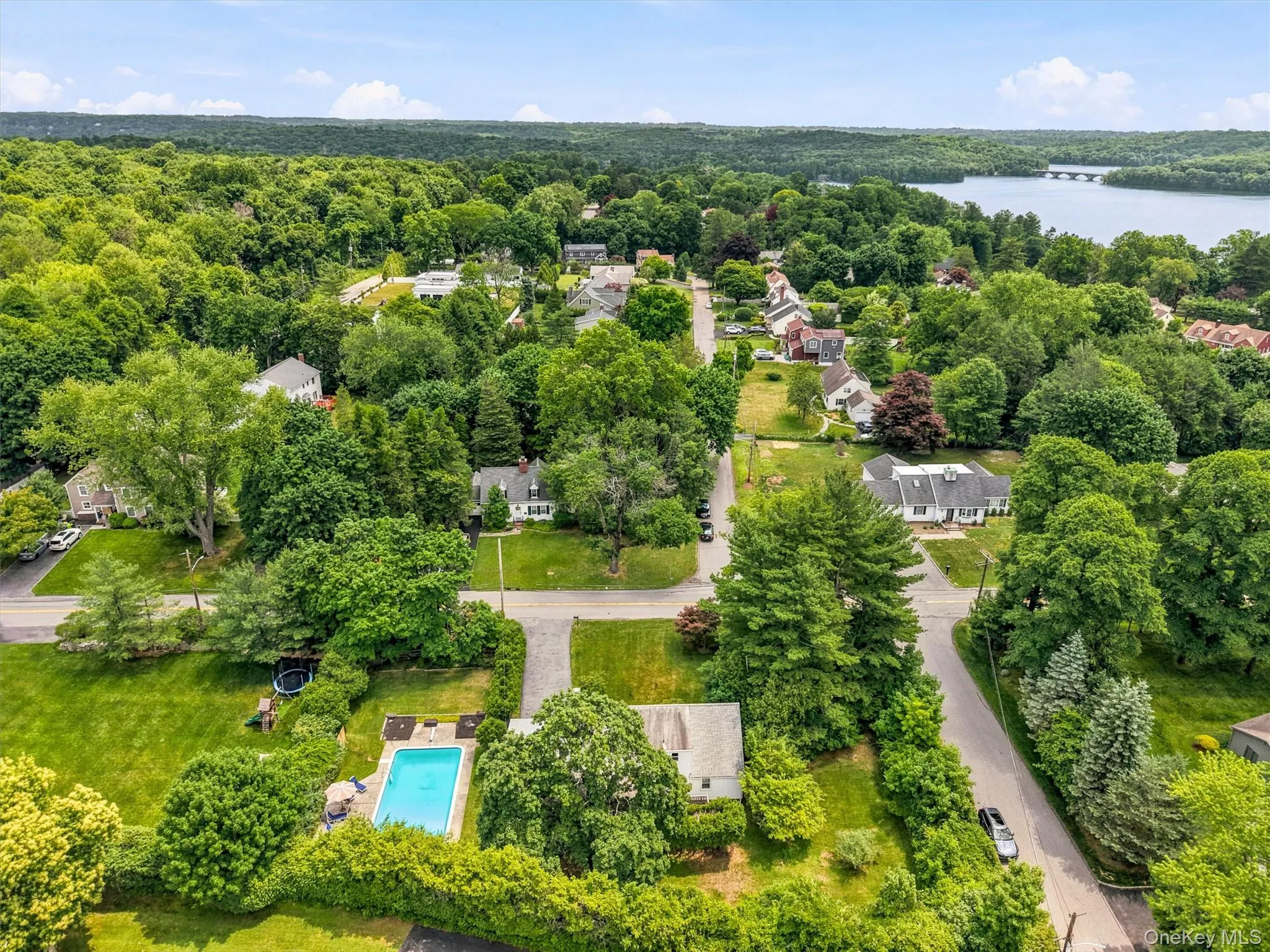 Aerial view of home/neighborhood/property. Aerial view of home/neighborhood/property.