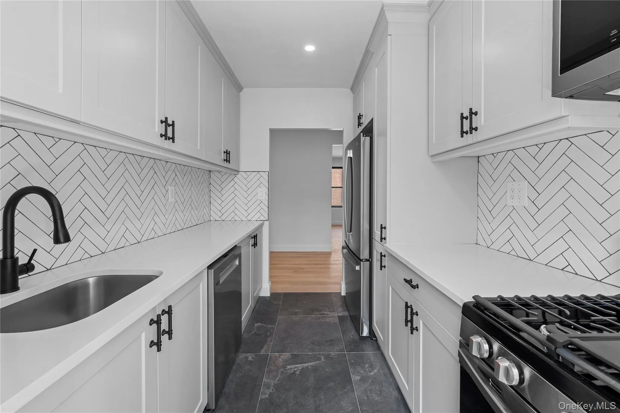 37-20 87th Street, New York, NY, 2 Bedrooms Bedrooms, 5 Rooms Rooms,1 BathroomBathrooms,Residential,For Rent,87th,0,1011464 37-20 87th Street, New York, NY, 2 Bedrooms Bedrooms, 5 Rooms Rooms,1 BathroomBathrooms,Residential,For Rent,87th,0,1011464