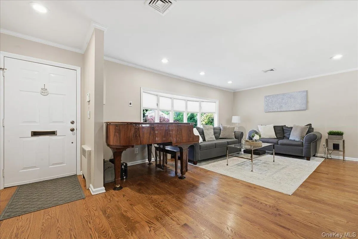 33 Pell Terrace, Hempstead, NY, 4 Bedrooms Bedrooms, 8 Rooms Rooms,3 BathroomsBathrooms,Residential,For Rent,Pell,0,1011468 33 Pell Terrace, Hempstead, NY, 4 Bedrooms Bedrooms, 8 Rooms Rooms,3 BathroomsBathrooms,Residential,For Rent,Pell,0,1011468
