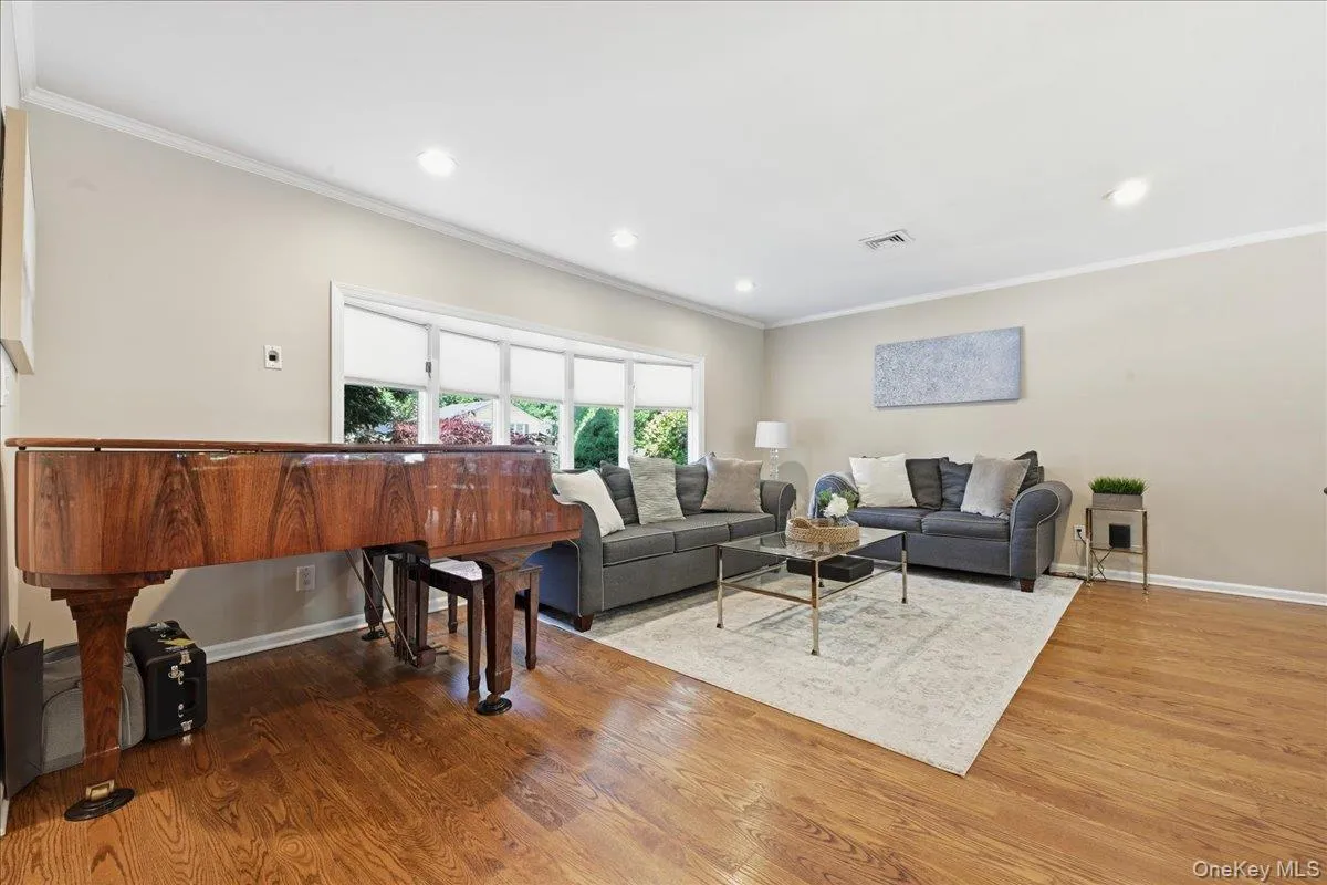33 Pell Terrace, Hempstead, NY, 4 Bedrooms Bedrooms, 8 Rooms Rooms,3 BathroomsBathrooms,Residential,For Rent,Pell,0,1011468 33 Pell Terrace, Hempstead, NY, 4 Bedrooms Bedrooms, 8 Rooms Rooms,3 BathroomsBathrooms,Residential,For Rent,Pell,0,1011468