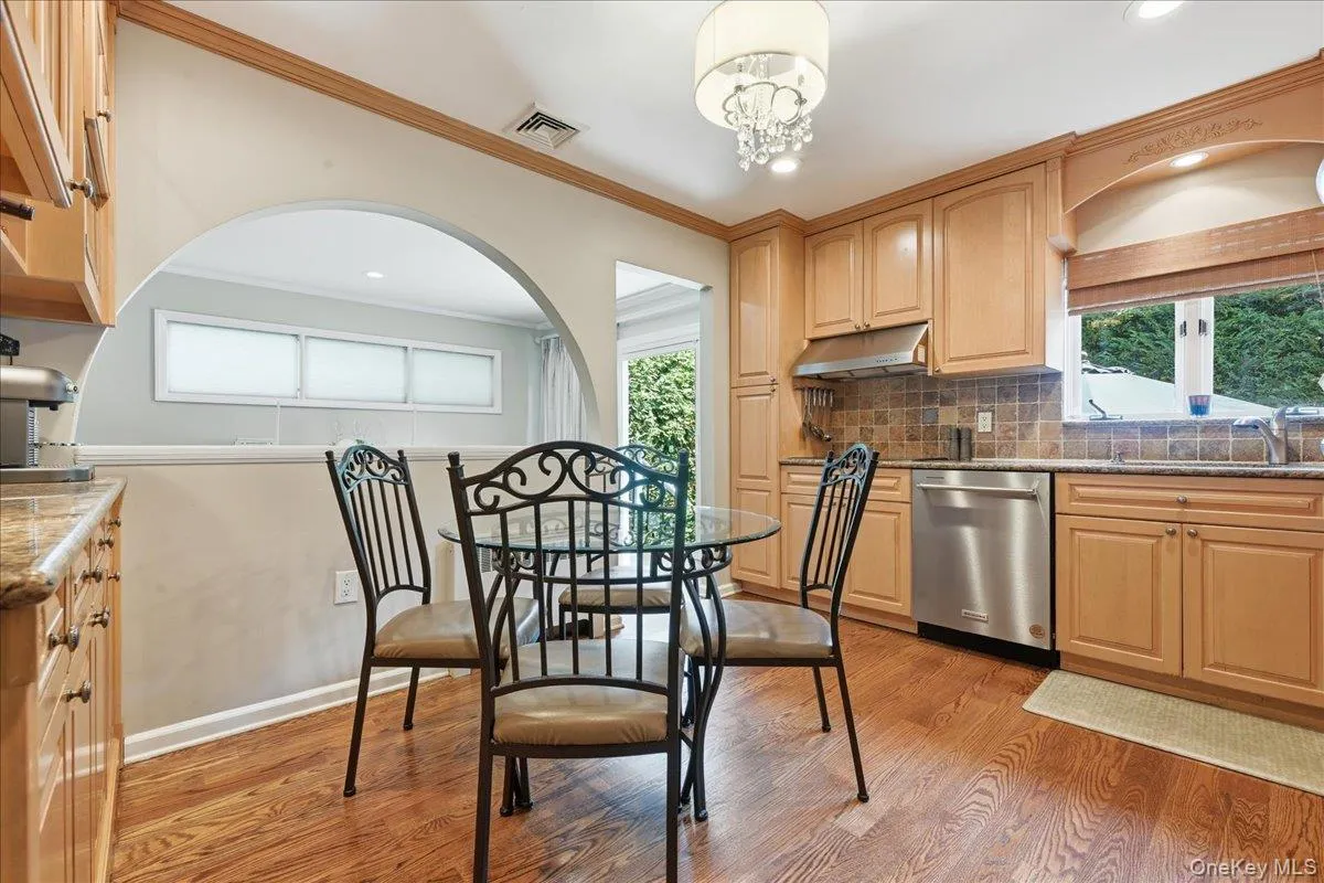 33 Pell Terrace, Hempstead, NY, 4 Bedrooms Bedrooms, 8 Rooms Rooms,3 BathroomsBathrooms,Residential,For Rent,Pell,0,1011468 33 Pell Terrace, Hempstead, NY, 4 Bedrooms Bedrooms, 8 Rooms Rooms,3 BathroomsBathrooms,Residential,For Rent,Pell,0,1011468