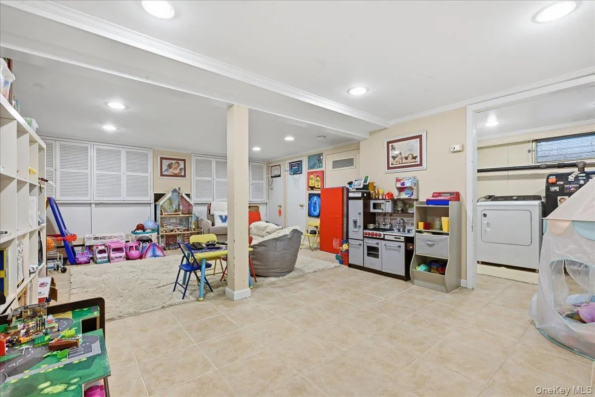 33 Pell Terrace, Hempstead, NY, 4 Bedrooms Bedrooms, 8 Rooms Rooms,3 BathroomsBathrooms,Residential,For Rent,Pell,0,1011468 33 Pell Terrace, Hempstead, NY, 4 Bedrooms Bedrooms, 8 Rooms Rooms,3 BathroomsBathrooms,Residential,For Rent,Pell,0,1011468
