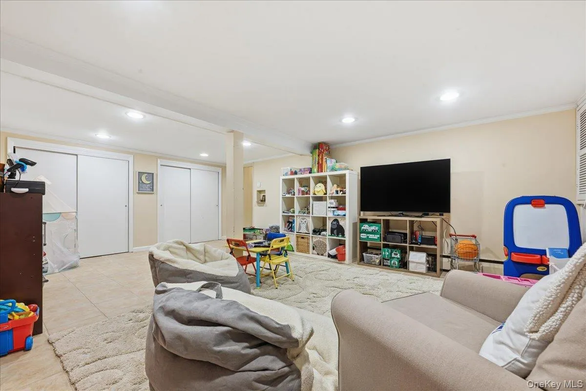 33 Pell Terrace, Hempstead, NY, 4 Bedrooms Bedrooms, 8 Rooms Rooms,3 BathroomsBathrooms,Residential,For Rent,Pell,0,1011468 33 Pell Terrace, Hempstead, NY, 4 Bedrooms Bedrooms, 8 Rooms Rooms,3 BathroomsBathrooms,Residential,For Rent,Pell,0,1011468