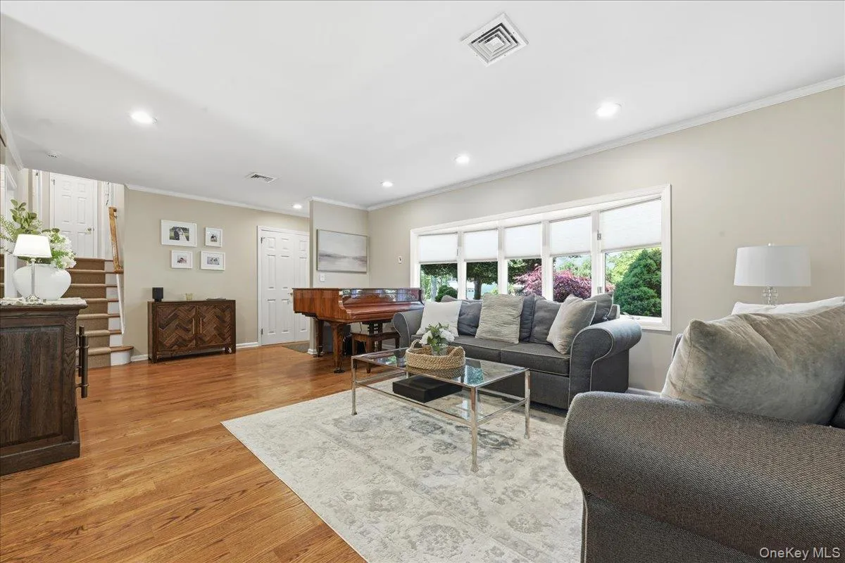 33 Pell Terrace, Hempstead, NY, 4 Bedrooms Bedrooms, 8 Rooms Rooms,3 BathroomsBathrooms,Residential,For Rent,Pell,0,1011468 33 Pell Terrace, Hempstead, NY, 4 Bedrooms Bedrooms, 8 Rooms Rooms,3 BathroomsBathrooms,Residential,For Rent,Pell,0,1011468
