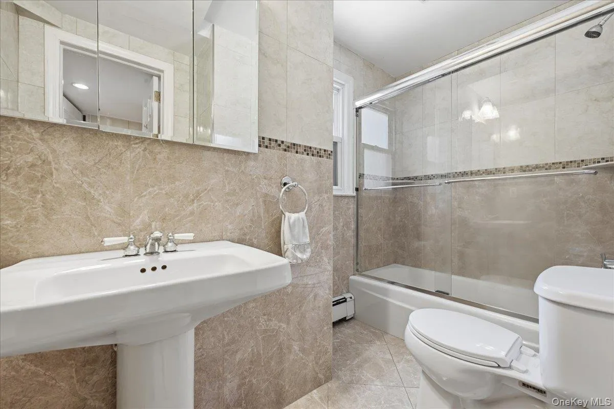33 Pell Terrace, Hempstead, NY, 4 Bedrooms Bedrooms, 8 Rooms Rooms,3 BathroomsBathrooms,Residential,For Rent,Pell,0,1011468 33 Pell Terrace, Hempstead, NY, 4 Bedrooms Bedrooms, 8 Rooms Rooms,3 BathroomsBathrooms,Residential,For Rent,Pell,0,1011468