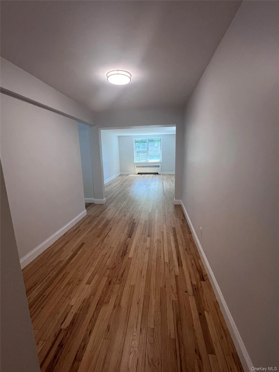 Large Foyer-use as office or dining area Large Foyer-use as office or dining area