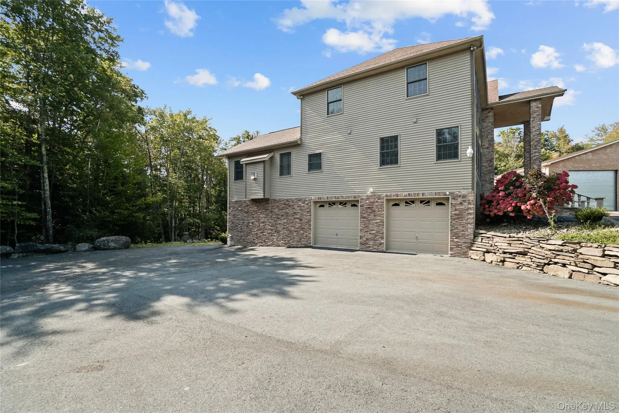 210 Grey Road, Fallsburg, NY, 8 Bedrooms Bedrooms, 18 Rooms Rooms,5 BathroomsBathrooms,Residential,For Rent,Grey,0,1011484 210 Grey Road, Fallsburg, NY, 8 Bedrooms Bedrooms, 18 Rooms Rooms,5 BathroomsBathrooms,Residential,For Rent,Grey,0,1011484