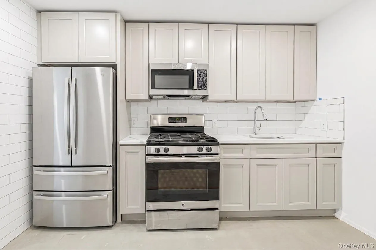389 Jerome Street, New York, NY, 3 Bedrooms Bedrooms, 6 Rooms Rooms,1 BathroomBathrooms,Residential Lease,For Rent,Jerome,0,1011485 389 Jerome Street, New York, NY, 3 Bedrooms Bedrooms, 6 Rooms Rooms,1 BathroomBathrooms,Residential Lease,For Rent,Jerome,0,1011485