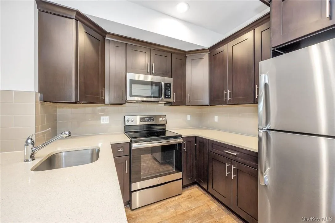 Kitchen Stainless Steel Appliances, Quartz Countertops Kitchen Stainless Steel Appliances, Quartz Countertops